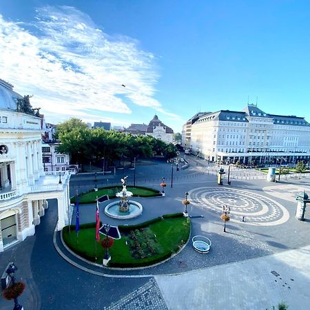 Modern Apartment In Historic City Center Old Town Братислава Екстериор снимка