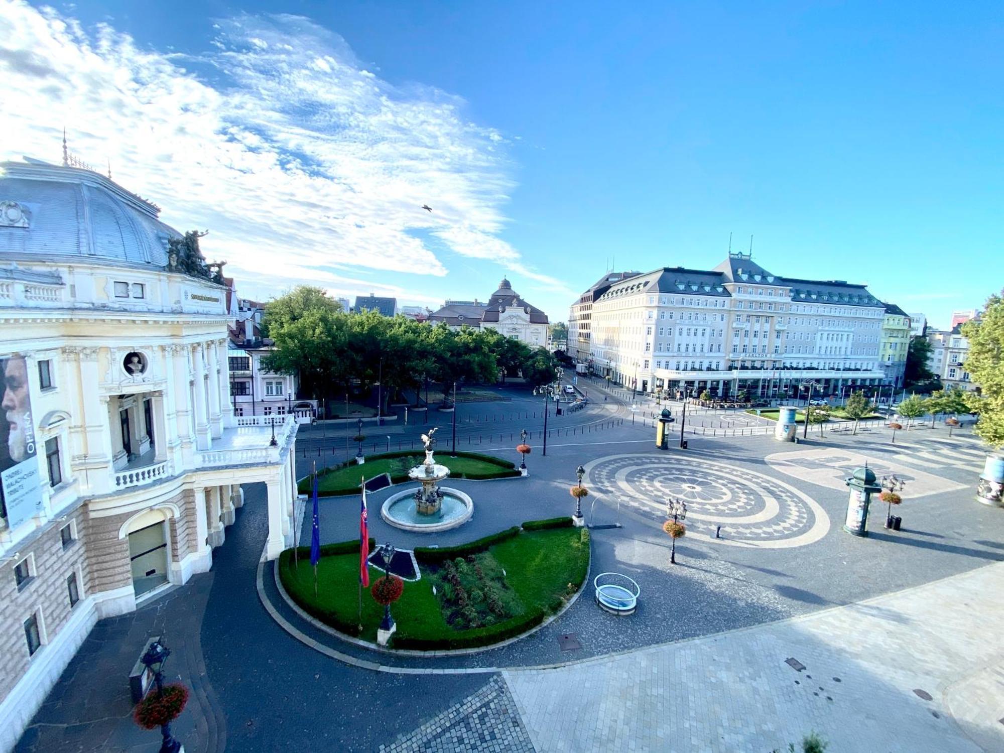 Modern Apartment In Historic City Center Old Town Братислава Екстериор снимка