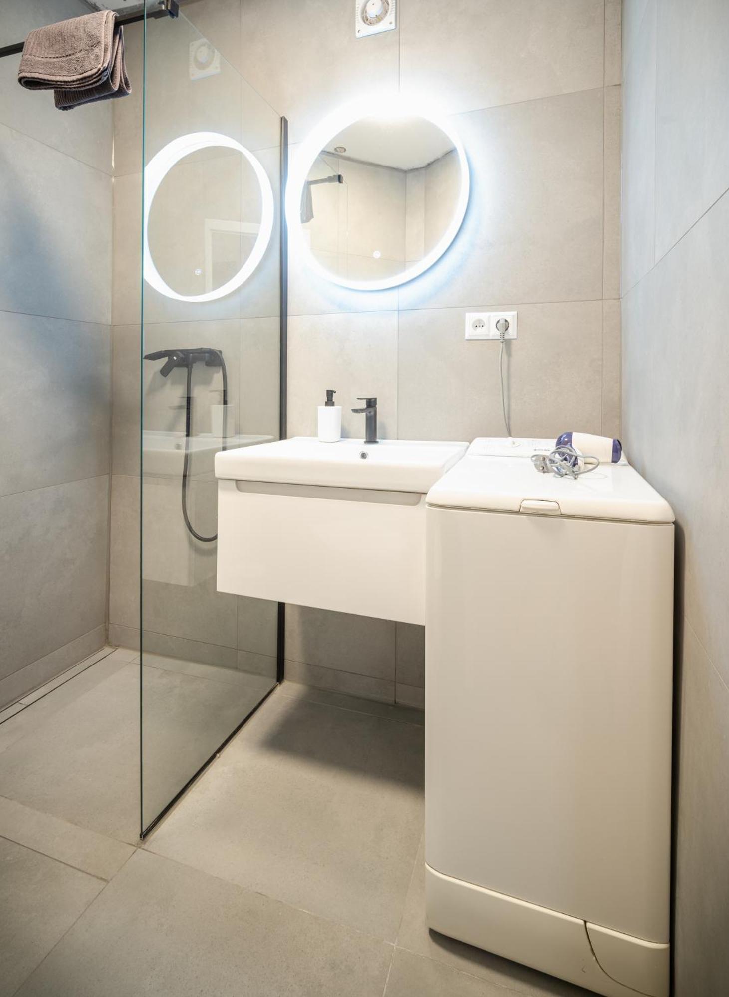 Modern Apartment In Historic City Center Old Town Братислава Екстериор снимка