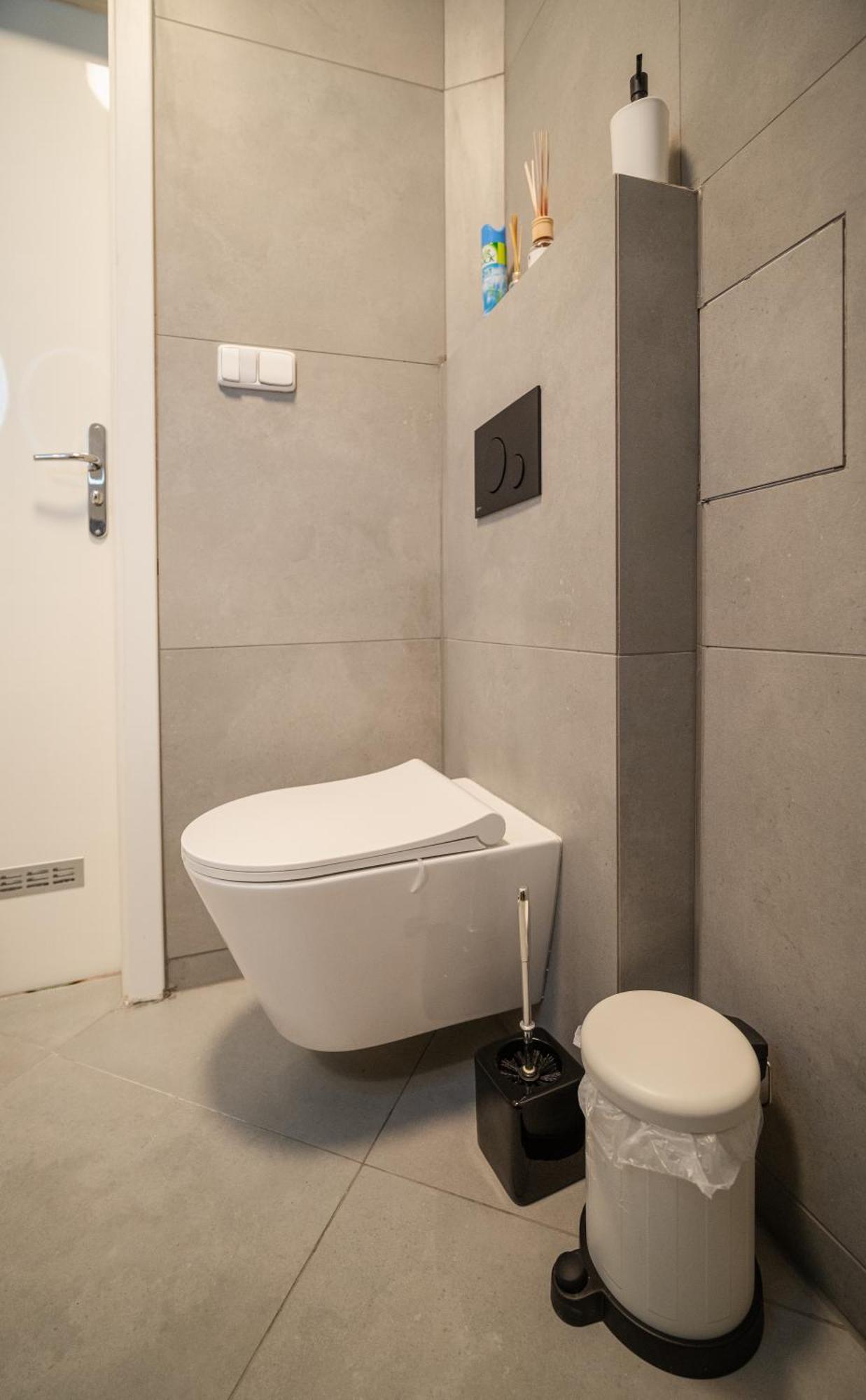 Modern Apartment In Historic City Center Old Town Братислава Екстериор снимка