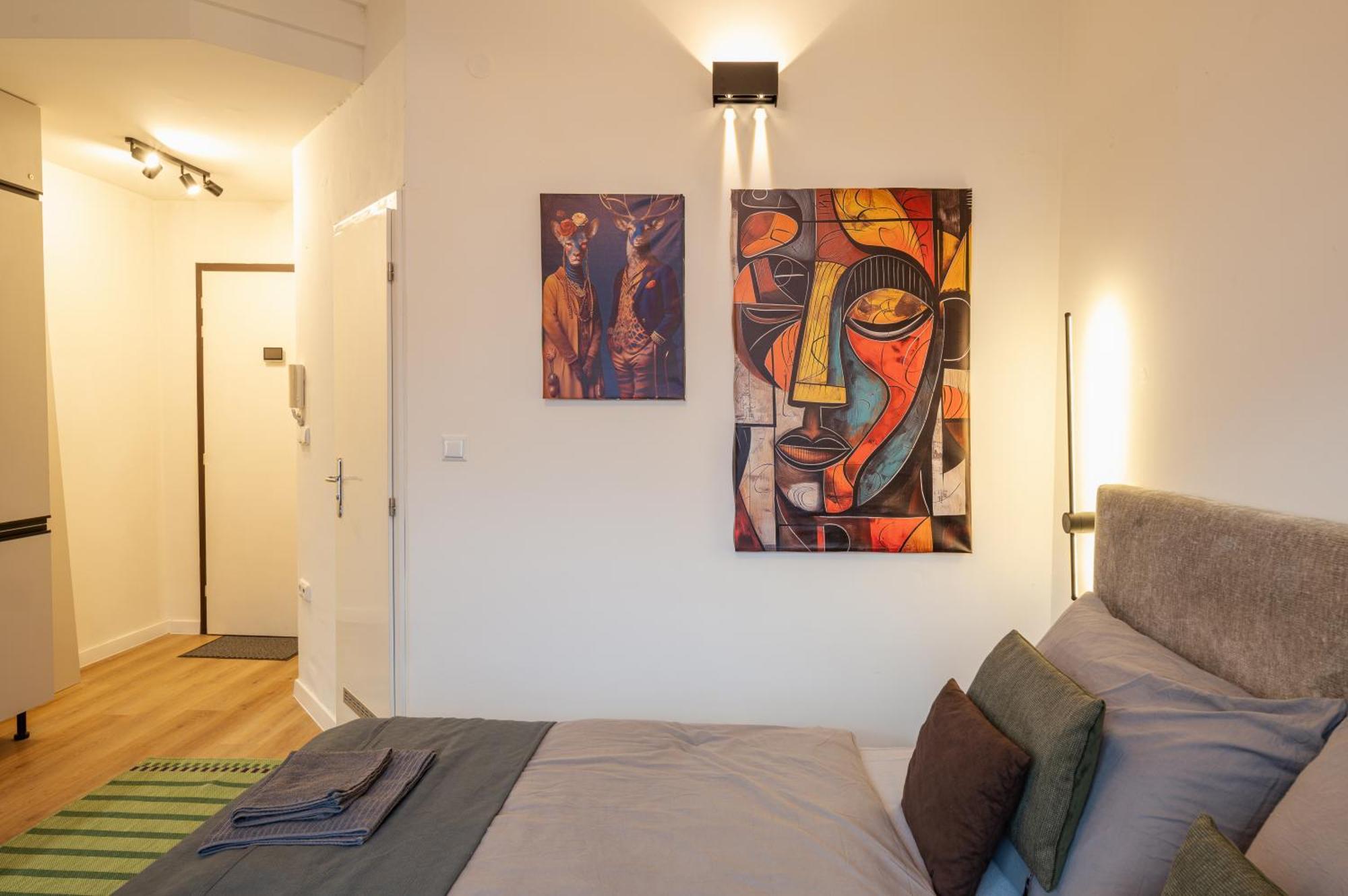 Modern Apartment In Historic City Center Old Town Братислава Екстериор снимка